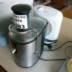 LOTE 083 - 01 AQUECEDOR MARCA MONDIAL E 01 JUICE (CENTRIFUGA DE SUCO) EXCELLENCE BLACK&DECKER. (NO ESTADO, NÃO SABEMOS SE FUNCIONA. LEILÃO NÃO TEM GARANTIA E NEM DEVOLUÇÃO.)