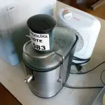LOTE 083 - 01 AQUECEDOR MARCA MONDIAL E 01 JUICE (CENTRIFUGA DE SUCO) EXCELLENCE BLACK&DECKER. (NO ESTADO, NÃO SABEMOS SE FUNCIONA. LEILÃO NÃO TEM GARANTIA E NEM DEVOLUÇÃO.)
