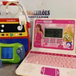 LOTE 469 - 01 JOGO LEAPSTER, 01 NOTEBOOK DA BARBIE E 01 SOM MEU PRIMEIRO GRADIENTE. (NO ESTADO, LEILÃO NÃO TEM GARANTIA E NEM DEVOLUÇÃO, SUJEITO A POSSÍVEIS AVARIAS VISÍVEIS/OCULTAS E/OU AUSÊNCIA DE COMPONENTES).