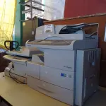 LOTE 405 - 01 RACK MEIA LUA EM MADEIRA. (NO ESTADO, LEILÃO NÃO TEM GARANTIA E NEM DEVOLUÇÃO, SUJEITO A POSSÍVEIS AVARIAS VISÍVEIS/OCULTAS E/OU AUSÊNCIA DE COMPONENTES).
