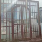 LOTE 392 - 01 PORTA DE FERRO MEDINDO 2,46 DE ALTURA X 2,36 LARGURA (DENTRO ADENTRO) (NO ESTADO, LEILÃO NÃO TEM GARANTIA E NEM DEVOLUÇÃO, SUJEITO A POSSÍVEIS AVARIAS VISÍVEIS/OCULTAS E/OU AUSÊNCIA DE COMPONENTES).