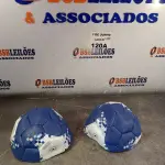 LOTE 120 - 02 BOLAS DE FUTEBOL. (NO ESTADO, LEILÃO NÃO TEM GARANTIA E NEM DEVOLUÇÃO, SUJEITO A POSSÍVEIS AVARIAS VISÍVEIS/OCULTAS E/OU AUSÊNCIA DE COMPONENTES).