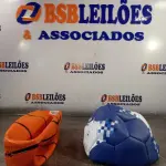 LOTE 070 - 01 BOLA DE BASQUETE E 01 BOLA DE FUTEBOL. (NO ESTADO, LEILÃO NÃO TEM GARANTIA E NEM DEVOLUÇÃO, SUJEITO A POSSÍVEIS AVARIAS VISÍVEIS/OCULTAS E/OU AUSÊNCIA DE COMPONENTES).