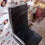 LOTE 429 - 01 CADEIRA DE ESCRITÓRIO CROMADA COM BASE GIRATÓRIA. (NO ESTADO, LEILÃO NÃO TEM GARANTIA E NEM DEVOLUÇÃO, SUJEITO A POSSÍVEIS AVARIAS VISÍVEIS/OCULTAS E/OU AUSÊNCIA DE COMPONENTES).