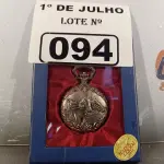 LOTE 094 - 01 RELÓGIO DE BOLSO ANALÓGICO. (NO ESTADO, LEILÃO NÃO TEM GARANTIA E NEM DEVOLUÇÃO, SUJEITO A POSSÍVEIS AVARIAS VISÍVEIS/OCULTAS E/OU AUSÊNCIA DE COMPONENTES).