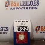 LOTE 022 - 01 RELÓGIO DE BOLSO ANALÓGICO. (NO ESTADO, LEILÃO NÃO TEM GARANTIA E NEM DEVOLUÇÃO, SUJEITO A POSSÍVEIS AVARIAS VISÍVEIS/OCULTAS E/OU AUSÊNCIA DE COMPONENTES).