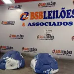 LOTE 120 - 02 BOLAS DE FUTEBOL. (NO ESTADO, LEILÃO NÃO TEM GARANTIA E NEM DEVOLUÇÃO, SUJEITO A POSSÍVEIS AVARIAS VISÍVEIS/OCULTAS E/OU AUSÊNCIA DE COMPONENTES).