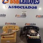 LOTE 116 - 02 APARELHOS DE TELEFONE ANTIGOS. (NO ESTADO, LEILÃO NÃO TEM GARANTIA E NEM DEVOLUÇÃO, SUJEITO A POSSÍVEIS AVARIAS VISÍVEIS/OCULTAS E/OU AUSÊNCIA DE COMPONENTES).