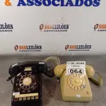 LOTE 064 - 02 APARELHOS DE TELEFONE ANTIGOS. (NO ESTADO, LEILÃO NÃO TEM GARANTIA E NEM DEVOLUÇÃO, SUJEITO A POSSÍVEIS AVARIAS VISÍVEIS/OCULTAS E/OU AUSÊNCIA DE COMPONENTES).