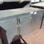 LOTE 519 - 01 BALCÃO EM INOX COM 02 PORTAS. (NO ESTADO, LEILÃO NÃO TEM GARANTIA E NEM DEVOLUÇÃO, SUJEITO A POSSÍVEIS AVARIAS VISÍVEIS/OCULTAS E/OU AUSÊNCIA DE COMPONENTES).