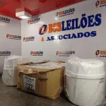 LOTE 127 - 02 FRASQUEIRAS COM 04 REFIS DE TOALHAS UMEDECIDAS. (NO ESTADO, LEILÃO NÃO TEM GARANTIA E NEM DEVOLUÇÃO, SUJEITO A POSSÍVEIS AVARIAS VISÍVEIS/OCULTAS E/OU AUSÊNCIA DE COMPONENTES).