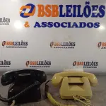 LOTE 064 - 02 APARELHOS DE TELEFONE ANTIGOS. (NO ESTADO, LEILÃO NÃO TEM GARANTIA E NEM DEVOLUÇÃO, SUJEITO A POSSÍVEIS AVARIAS VISÍVEIS/OCULTAS E/OU AUSÊNCIA DE COMPONENTES).