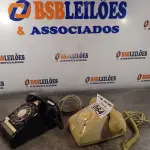 LOTE 064 - 02 APARELHOS DE TELEFONE ANTIGOS. (NO ESTADO, LEILÃO NÃO TEM GARANTIA E NEM DEVOLUÇÃO, SUJEITO A POSSÍVEIS AVARIAS VISÍVEIS/OCULTAS E/OU AUSÊNCIA DE COMPONENTES).
