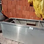 LOTE 514 - 01 BALCÃO EM INOX COM AVARIAS. (NO ESTADO, LEILÃO NÃO TEM GARANTIA E NEM DEVOLUÇÃO, SUJEITO A POSSÍVEIS AVARIAS VISÍVEIS/OCULTAS E/OU AUSÊNCIA DE COMPONENTES).