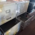 LOTE 167 - 02 ARQUIVOS DE AÇO COM 04 GAVETAS CADA. (NO ESTADO, LEILÃO NÃO TEM GARANTIA E NEM DEVOLUÇÃO, SUJEITO A POSSÍVEIS AVARIAS VISÍVEIS/OCULTAS E/OU AUSÊNCIA DE COMPONENTES).
