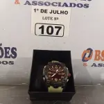 LOTE 107 - 01 RELÓGIO DE PULSO ANALÓGICO. (NO ESTADO, LEILÃO NÃO TEM GARANTIA E NEM DEVOLUÇÃO, SUJEITO A POSSÍVEIS AVARIAS VISÍVEIS/OCULTAS E/OU AUSÊNCIA DE COMPONENTES).