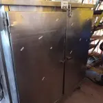 LOTE 416 - 01 ARMÁRIO PARA BANDEJAS EM AÇO INOX COM 02 PORTAS. (NO ESTADO, LEILÃO NÃO TEM GARANTIA E NEM DEVOLUÇÃO, SUJEITO A POSSÍVEIS AVARIAS VISÍVEIS/OCULTAS E/OU AUSÊNCIA DE COMPONENTES).