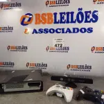 LOTE 472 - 01 CONSOLE XBOX 360, 01 KINECT E 02 CONTROLES. (NO ESTADO, LEILÃO NÃO TEM GARANTIA E NEM DEVOLUÇÃO, SUJEITO A POSSÍVEIS AVARIAS VISÍVEIS/OCULTAS E/OU AUSÊNCIA DE COMPONENTES).