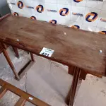 LOTE 431 - 01 APARADOR EM MADEIRA. (NO ESTADO, LEILÃO NÃO TEM GARANTIA E NEM DEVOLUÇÃO, SUJEITO A POSSÍVEIS AVARIAS VISÍVEIS/OCULTAS E/OU AUSÊNCIA DE COMPONENTES).