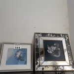 LOTE 111 - 02 QUADROS DECORATIVOS (NO ESTADO, NÃO SABEMOS SE FUNCIONA. LEILÃO NÃO TEM GARANTIA E NEM DEVOLUÇÃO).