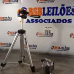LOTE 055 - 01 CÂMERA FOTOGRÁFICA COM TRIPE. (NO ESTADO, LEILÃO NÃO TEM GARANTIA E NEM DEVOLUÇÃO, SUJEITO A POSSÍVEIS AVARIAS VISÍVEIS/OCULTAS E/OU AUSÊNCIA DE COMPONENTES).