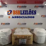 LOTE 127 - 02 FRASQUEIRAS COM 04 REFIS DE TOALHAS UMEDECIDAS. (NO ESTADO, LEILÃO NÃO TEM GARANTIA E NEM DEVOLUÇÃO, SUJEITO A POSSÍVEIS AVARIAS VISÍVEIS/OCULTAS E/OU AUSÊNCIA DE COMPONENTES).
