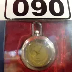 LOTE 090 - 01 RELÓGIO DE BOLSO ANALÓGICO. (NO ESTADO, LEILÃO NÃO TEM GARANTIA E NEM DEVOLUÇÃO, SUJEITO A POSSÍVEIS AVARIAS VISÍVEIS/OCULTAS E/OU AUSÊNCIA DE COMPONENTES).