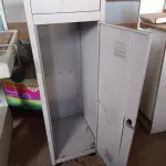 LOTE 435 - 01 ARMÁRIO ROUPEIRO EM AÇO COM 02 PORTAS. (NO ESTADO, LEILÃO NÃO TEM GARANTIA E NEM DEVOLUÇÃO, SUJEITO A POSSÍVEIS AVARIAS VISÍVEIS/OCULTAS E/OU AUSÊNCIA DE COMPONENTES).