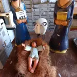 LOTE 423 - 01 PRESÉPIO EM MADEIRA. (NO ESTADO, LEILÃO NÃO TEM GARANTIA E NEM DEVOLUÇÃO, SUJEITO A POSSÍVEIS AVARIAS VISÍVEIS/OCULTAS E/OU AUSÊNCIA DE COMPONENTES).