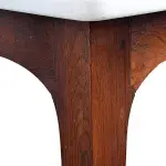 LOTE 176 - 01 MESA COM 6 CADEIRAS EM JACARANDA, COM TAMPO DE MÁRMORE BRANCO. CADEIRAS ASSENTOS EM PALHINHA PÉS DE CACHIMBO. 6 CADEIRAS TAMPO MESA 170 CM COMP X 75 CM ALT X 95 LARG. (NO ESTADO)