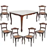 LOTE 176 - 01 MESA COM 6 CADEIRAS EM JACARANDA, COM TAMPO DE MÁRMORE BRANCO. CADEIRAS ASSENTOS EM PALHINHA PÉS DE CACHIMBO. 6 CADEIRAS TAMPO MESA 170 CM COMP X 75 CM ALT X 95 LARG. (NO ESTADO)