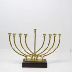 LOTE 149 - 01 CASTIÇAL CANDELABRO IMPORTADO EM METAL TAMANHO,28 X 20CM. (NO ESTADO)