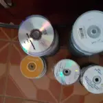 LOTE 152 - 01 RARA COLEÇÃO PARTICULAR DE CONVERSÕES DE FITAS VHS PRA DVDS FILMES, NOVELAS ANTIGAS, DESENHO DA DECADA 70,80, SERIADOS ANTIGOS COMO JAMES WEST, BATMAN, VARIOS TELEJORNAIS ANTIGOS, GLOBO REPÓRTER ETC, FILMES RAROS GRAVADOS DA TV ABERTA A FAMÍLIA DÓ RE MI (1970), AS PANTERAS (1976), DALLAS (1978), O HOMEM DE SEIS MILHÕES DE DÓLARES. PROGAMAS DE TV COMO XUXA SENDO OS PRIMEIROS PROGAMAS, ANGELICA, CAÇA TALENTOS, TV COLOSSO E MUITOS OUTROS COLEÇÃO DE EX FUNCIONÁRIO DE EMISSORA DE TV APROXIMADAMENTE 5MIL DVDS. (NO ESTADO)