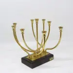 LOTE 149 - 01 CASTIÇAL CANDELABRO IMPORTADO EM METAL TAMANHO,28 X 20CM. (NO ESTADO)