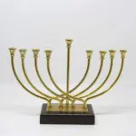LOTE 149 - 01 CASTIÇAL CANDELABRO IMPORTADO EM METAL TAMANHO,28 X 20CM. (NO ESTADO)