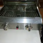 LOTE 192 - CHURRASQUEIRA PORTÁTIL Á GÁS GRILL AÇO INOX- MEMBERS MARK (NO ESTADO SEM GARANTIA DE FUNCIONAMENTO, SUJEITO A POSSÍVEIS AVARIAS VISÍVEIS/OCULTAS E/OU AUSÊNCIA DE COMPONENTES)