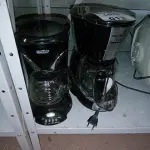 LOTE 013 - 2 CAFETEIRAS (NO ESTADO SEM GARANTIA DE FUNCIONAMENTO, SUJEITO A POSSÍVEIS AVARIAS VISÍVEIS/OCULTAS E/OU AUSÊNCIA DE COMPONENTES)