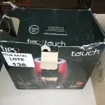 LOTE 136 - MÁQUINA DE CAFÉ TRES TOUCH 220 VOLTS VERMELHA (NO ESTADO SEM GARANTIA DE FUNCIONAMENTO, SUJEITO A POSSÍVEIS AVARIAS VISÍVEIS/OCULTAS E/OU AUSÊNCIA DE COMPONENTES)