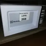 LOTE 268 - MICROONDAS ELECTROLUX  (NO ESTADO SEM GARANTIA DE FUNCIONAMENTO, SUJEITO A POSSÍVEIS AVARIAS VISÍVEIS/OCULTAS E/OU AUSÊNCIA DE COMPONENTES)