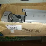 LOTE 275 - PROJETOR DE LUZ(NO ESTADO SEM GARANTIA DE FUNCIONAMENTO, SUJEITO A POSSÍVEIS AVARIAS VISÍVEIS/OCULTAS E/OU AUSÊNCIA DE COMPONENTES)