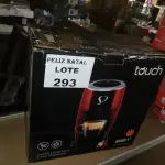 LOTE 293 - MÁQUINA DE CAFÉ TRES TOUCH 220 VOLTS VERMELHA (NO ESTADO SEM GARANTIA DE FUNCIONAMENTO, SUJEITO A POSSÍVEIS AVARIAS VISÍVEIS/OCULTAS E/OU AUSÊNCIA DE COMPONENTES)