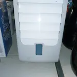 LOTE 163 - CLIMATIZADOR DE AR ELECTROLUX  (NO ESTADO SEM GARANTIA DE FUNCIONAMENTO, SUJEITO A POSSÍVEIS AVARIAS VISÍVEIS/OCULTAS E/OU AUSÊNCIA DE COMPONENTES)