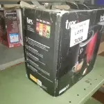 LOTE 308 - MÁQUINA DE CAFÉ TRES TOUCH 220 VOLTS VERMELHA (NO ESTADO SEM GARANTIA DE FUNCIONAMENTO, SUJEITO A POSSÍVEIS AVARIAS VISÍVEIS/OCULTAS E/OU AUSÊNCIA DE COMPONENTES)