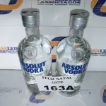LOTE 163 - 2 VODKAS DESTILADA ABSOLUT GARRAFA 750ML (NO ESTADO SEM GARANTIA DE FUNCIONAMENTO, SUJEITO A POSSÍVEIS AVARIAS VISÍVEIS/OCULTAS E/OU AUSÊNCIA DE COMPONENTES)