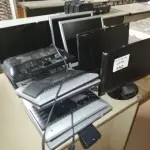 LOTE 352 - 13 MONITORES (NO ESTADO SEM GARANTIA DE FUNCIONAMENTO, SUJEITO A POSSÍVEIS AVARIAS VISÍVEIS/OCULTAS E/OU AUSÊNCIA DE COMPONENTES)
