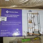 LOTE 348 - CLOSET COM PRATELEIRAS EM BAMBU E METAL MODERNO (NO ESTADO SEM GARANTIA DE FUNCIONAMENTO, SUJEITO A POSSÍVEIS AVARIAS VISÍVEIS/OCULTAS E/OU AUSÊNCIA DE COMPONENTES)