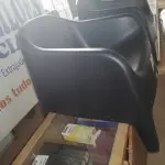 LOTE 369 - POLTRONA SKARPO PRETA (NO ESTADO SEM GARANTIA DE FUNCIONAMENTO, SUJEITO A POSSÍVEIS AVARIAS VISÍVEIS/OCULTAS E/OU AUSÊNCIA DE COMPONENTES)