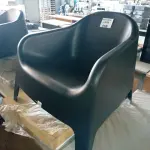 LOTE 186 - POLTRONA SKARPO PRETA (NO ESTADO SEM GARANTIA DE FUNCIONAMENTO, SUJEITO A POSSÍVEIS AVARIAS VISÍVEIS/OCULTAS E/OU AUSÊNCIA DE COMPONENTES)