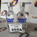 LOTE 255 - 2 VODKAS DESTILADA ABSOLUT GARRAFA 750ML (NO ESTADO SEM GARANTIA DE FUNCIONAMENTO, SUJEITO A POSSÍVEIS AVARIAS VISÍVEIS/OCULTAS E/OU AUSÊNCIA DE COMPONENTES)