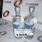 LOTE 190 - 2 VODKAS DESTILADA ABSOLUT GARRAFA 750ML (NO ESTADO SEM GARANTIA DE FUNCIONAMENTO, SUJEITO A POSSÍVEIS AVARIAS VISÍVEIS/OCULTAS E/OU AUSÊNCIA DE COMPONENTES)